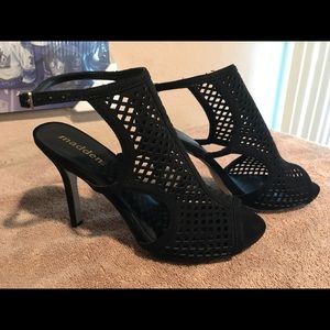 Size 9m Madeen black heels... Excellent shape!